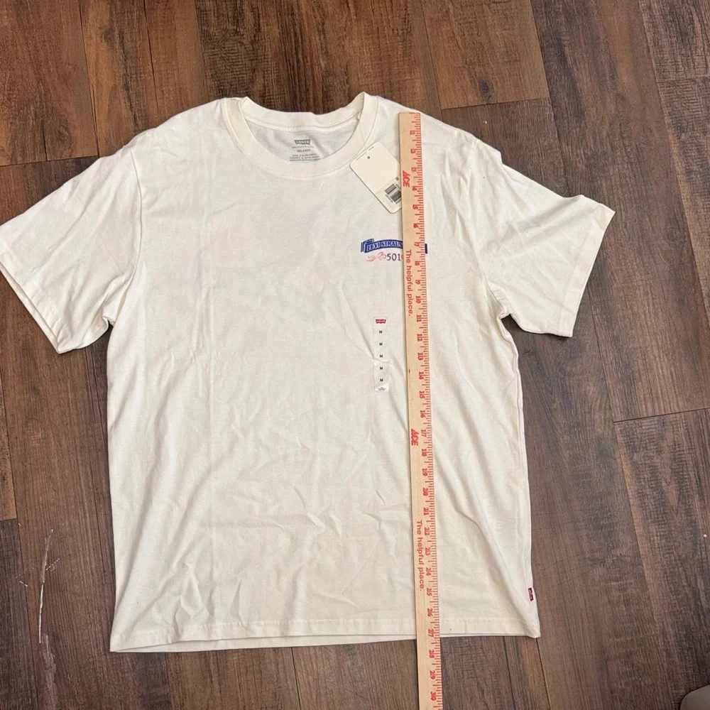 Levi's Cream Short-Sleeve Graphic Logo Tee with Blue Accent